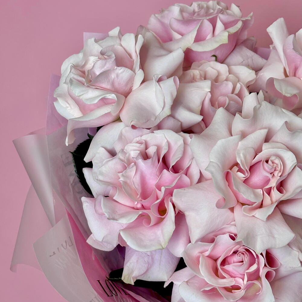 Bouquet of 11 pink French roses
