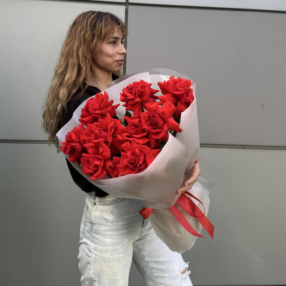 Эксклюзивный Букет «ТАЙНА АЛОГО САДА🥀»:  из французских роз сорта „Нина — загадочное послание на языке цветов🔮🌹