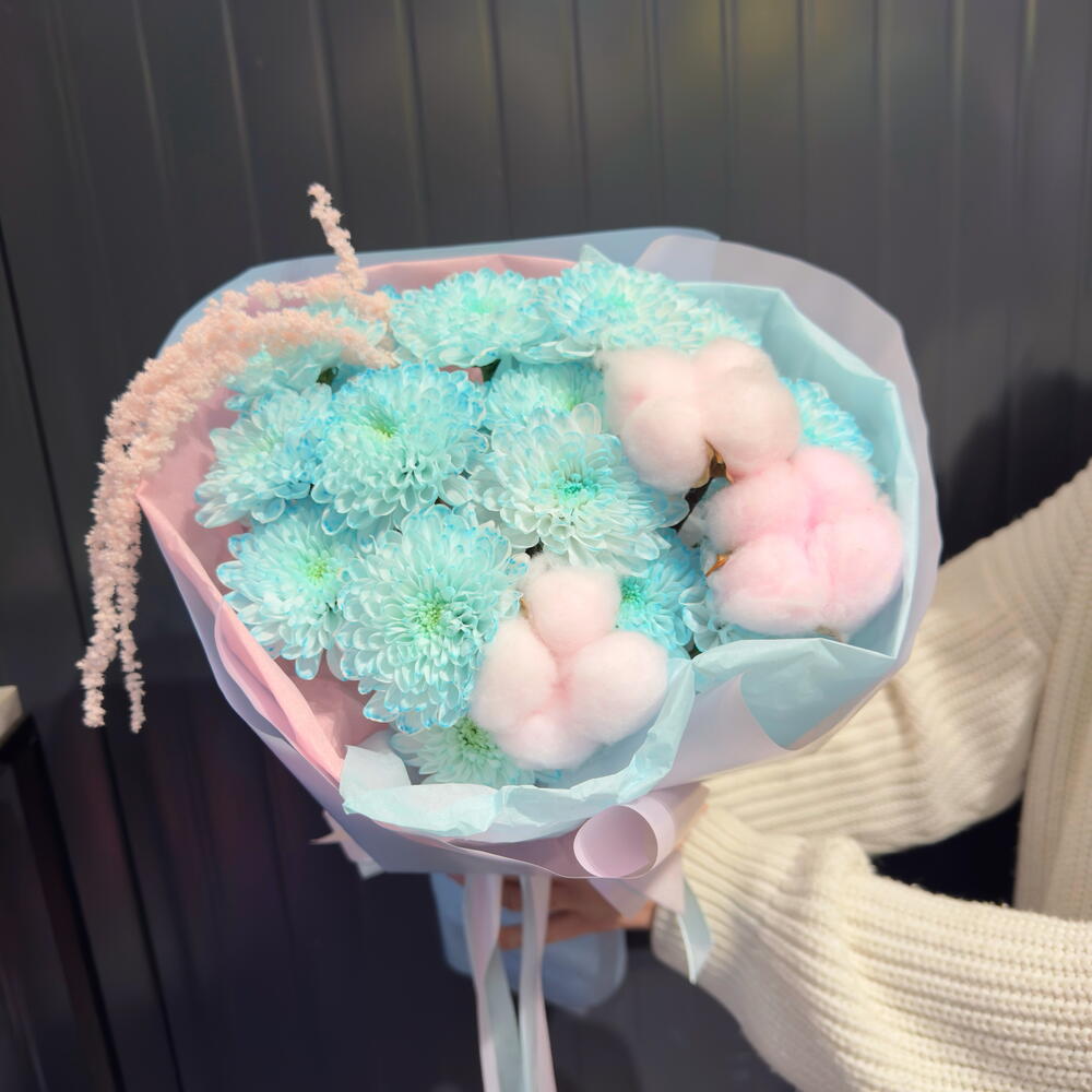 Букет «Бабл Гам» 🩵 Bubble Gum 💕 с голубой хризантемой, розовым хлопком и амарантом