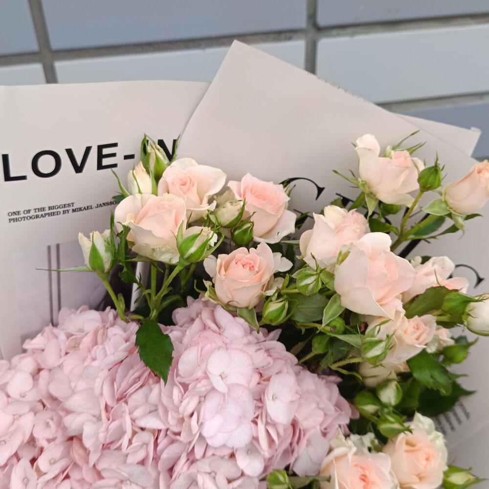 Гортензия и кустовая роза 🌸Стильный букет с всеми любимыми гортензиями и кустовой розой 😍
