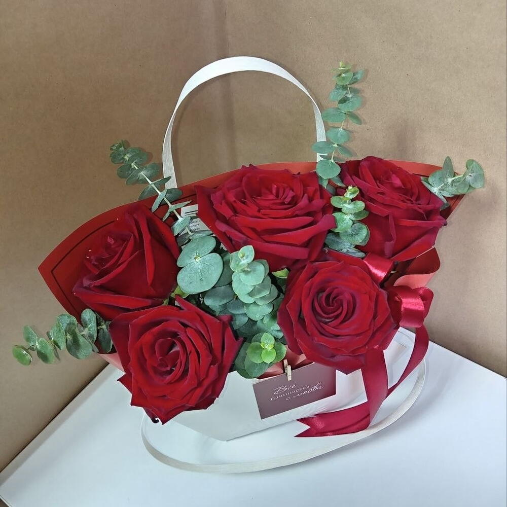 Композиция алые розы 🌹