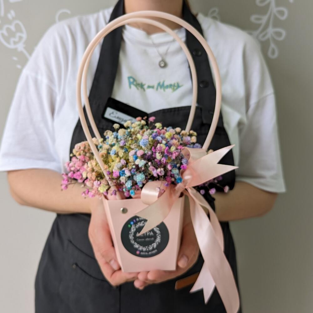 Сумочка с гипсофилой, Цветы и подарки в Анапе, купить по цене 1200 RUB ...