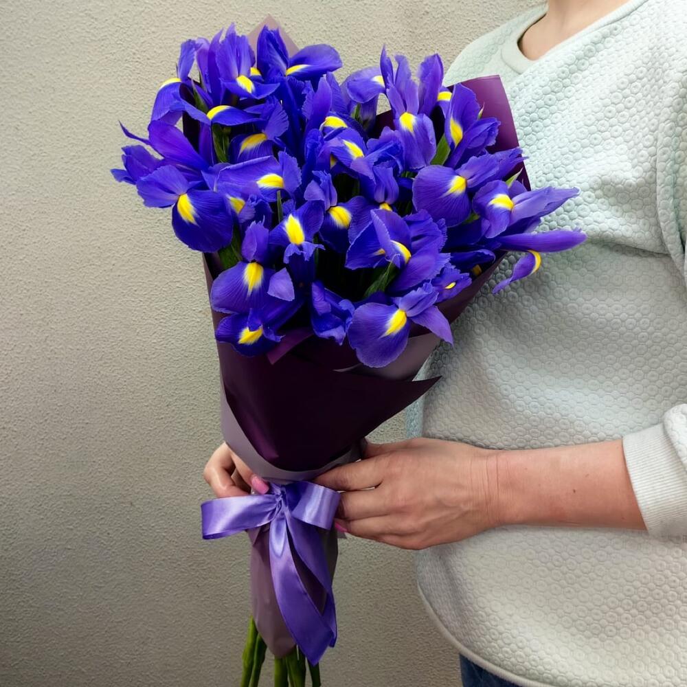 Букет из 15 ирисов (код 69)