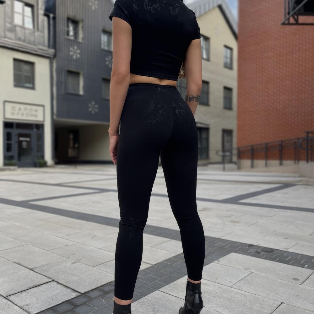 Model Text black