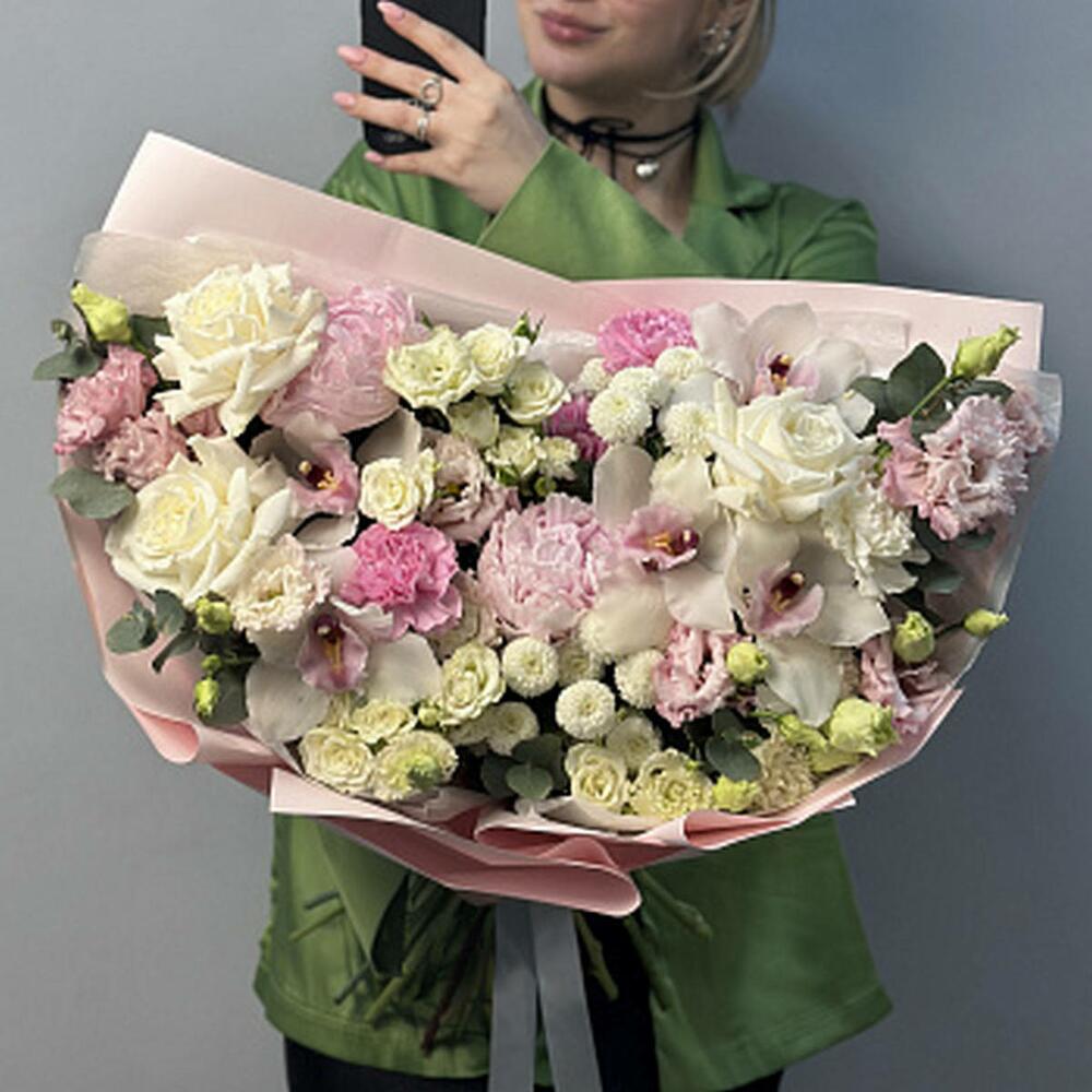 Сборный букет с пионом Blooming garden L