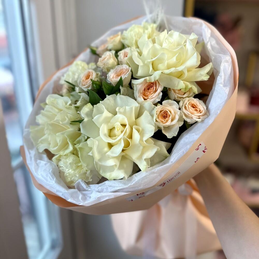 Букет сборный ( французская роза, кустовая роза, диантус, альстромерия)