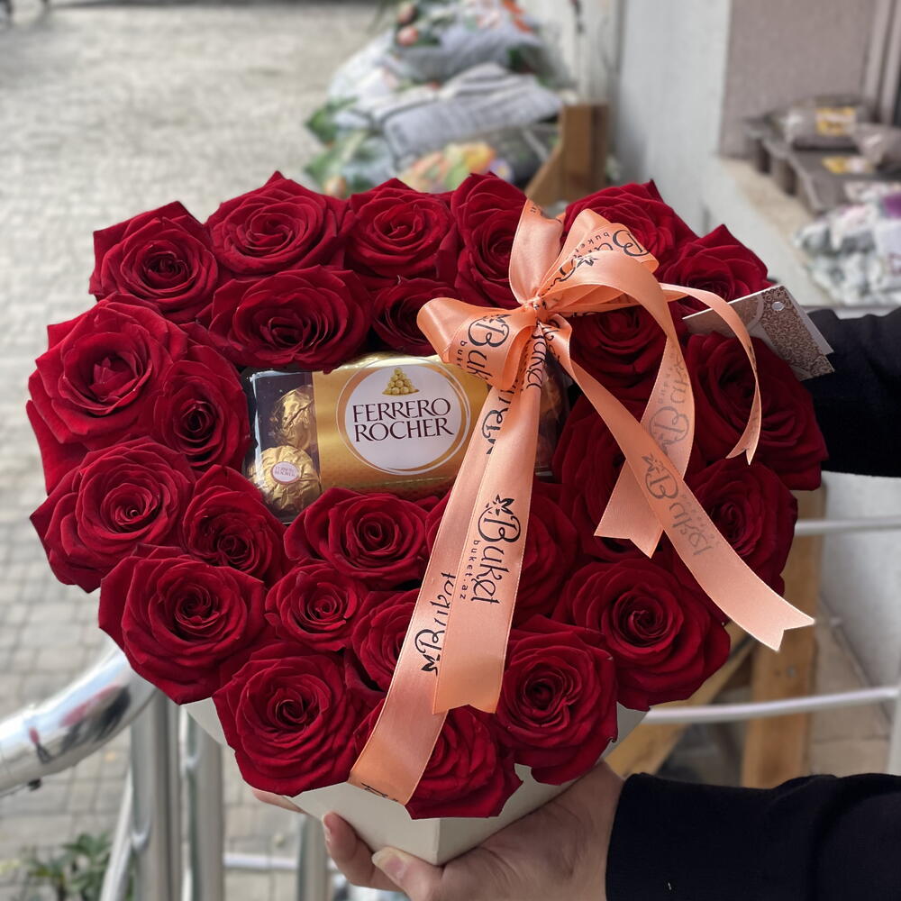 Flowers and chocolate box🍫