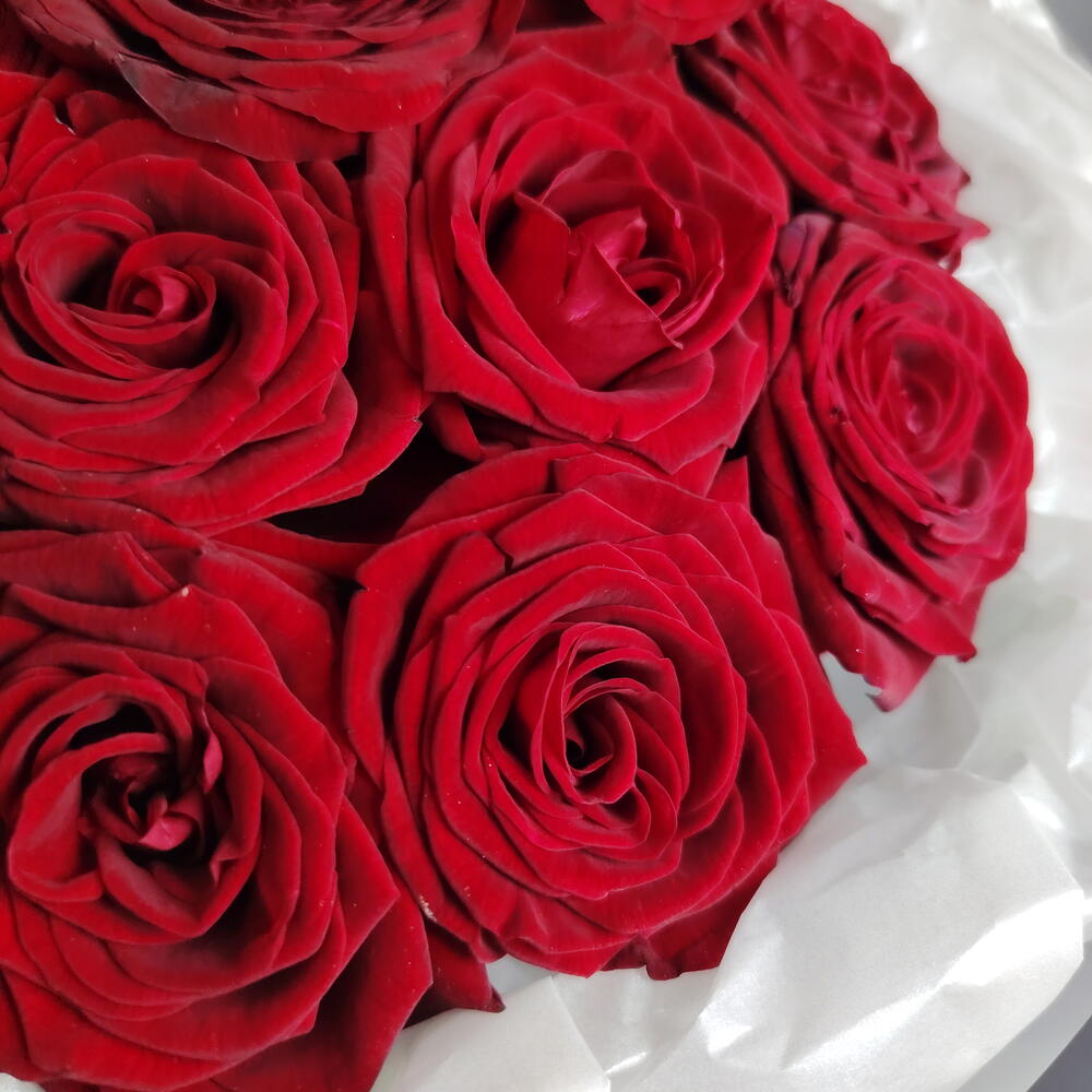 🍒 Букет из 15 красных роз Ред Наоми🌹