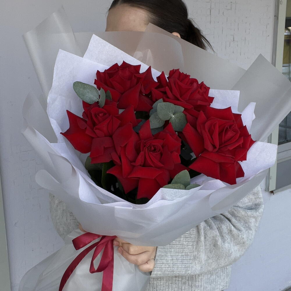 Красные ажурные розы