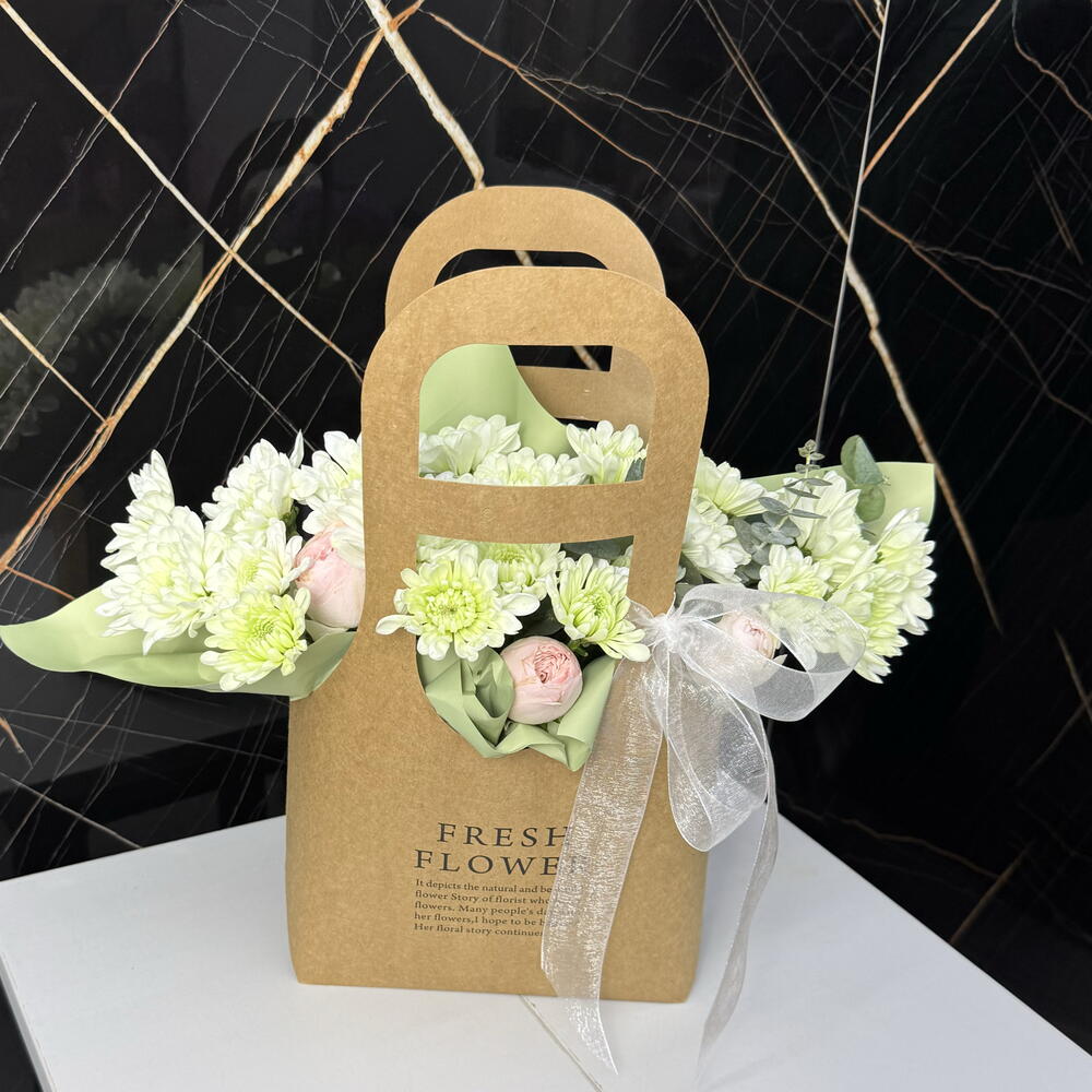 Chrysanthemum purse "Pistachio"