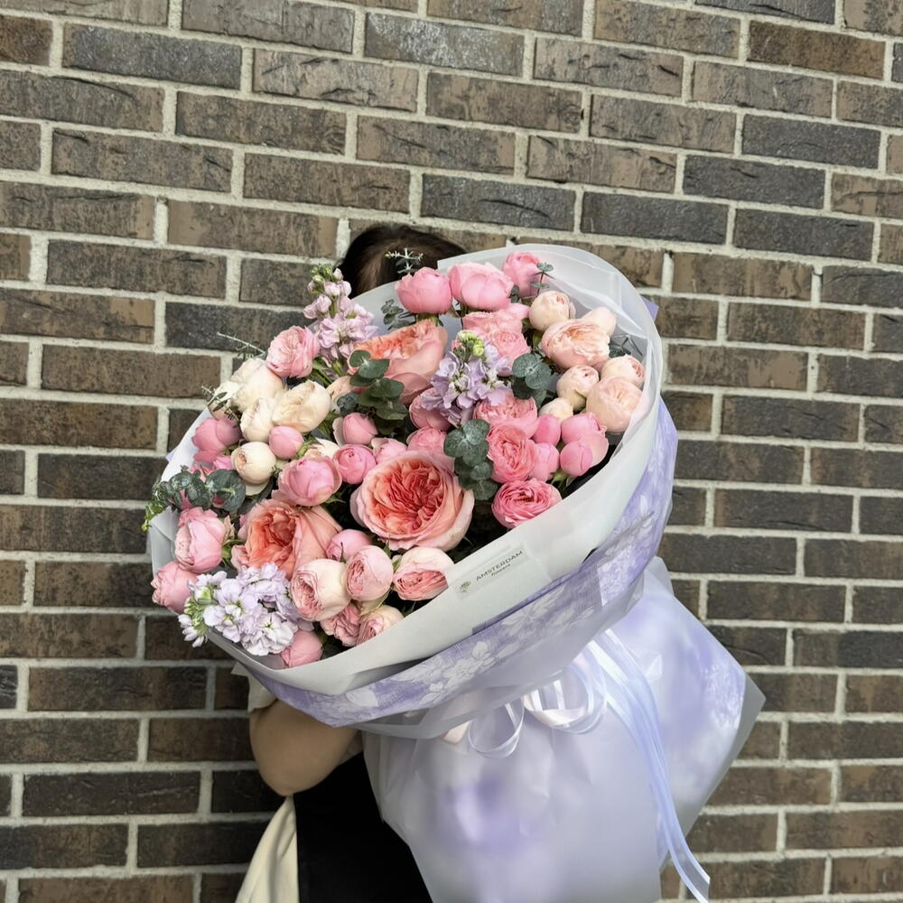 Large bouquet with peony-style roses
