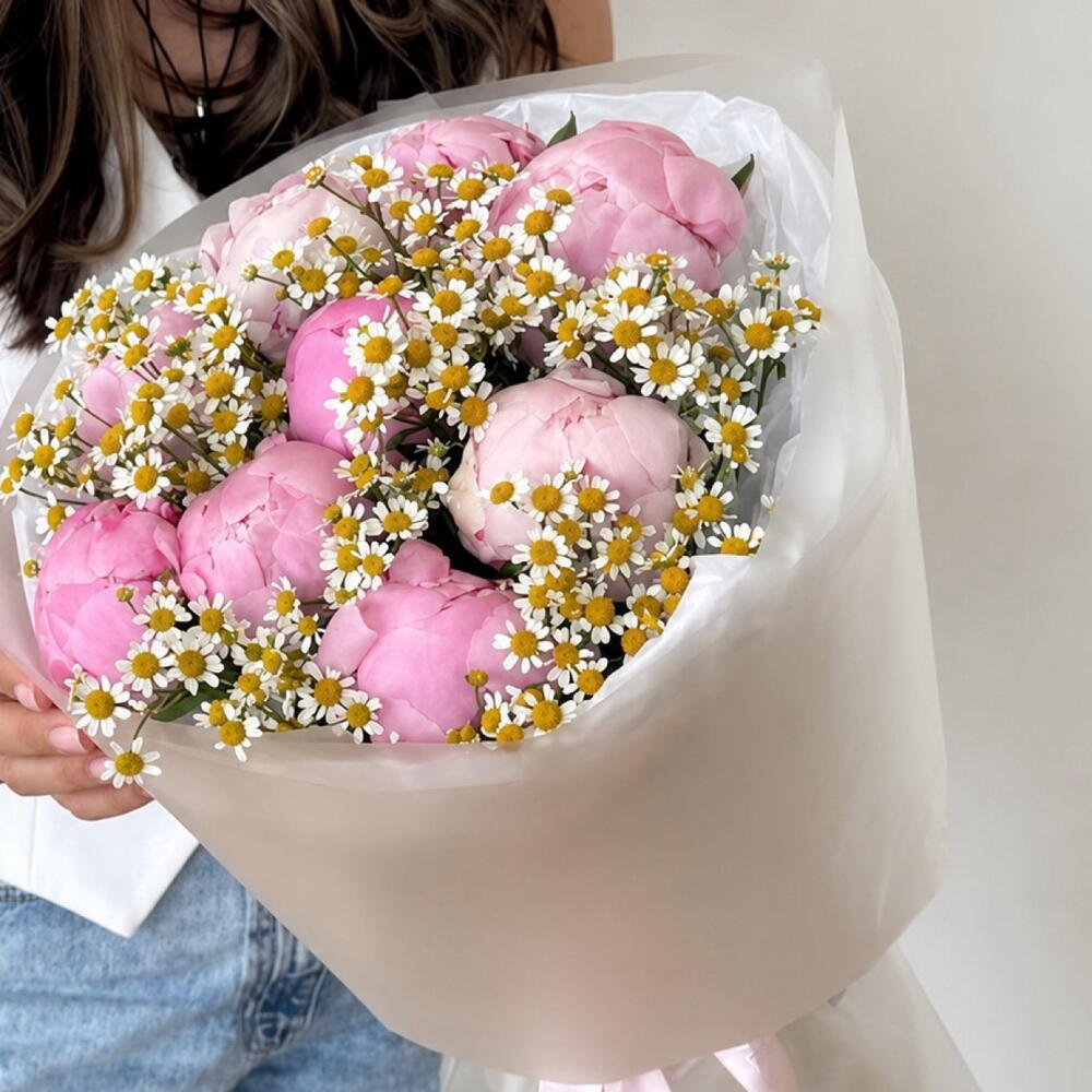 Букет пионов с ромашками «Pink Daisy» — нежный авторский букет