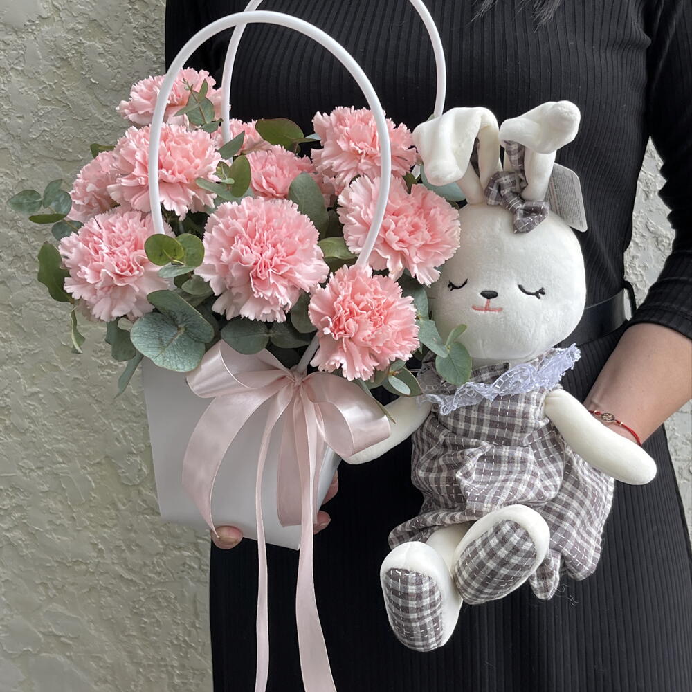 Handbag with pink dianthuses and a bunny