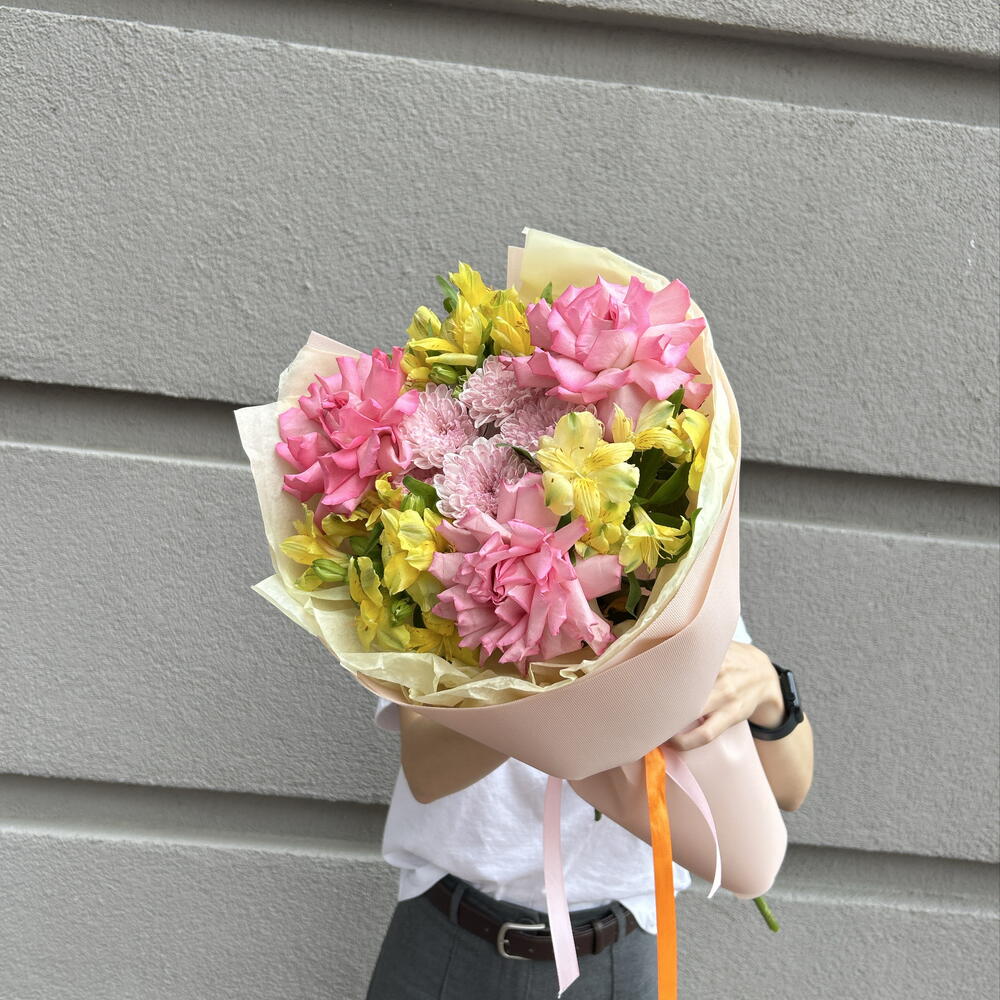 💐 Букет «Солнечный звонок»: Яркие розовые и желтые оттенки для учителя на 1 сентября! 🎒🍁