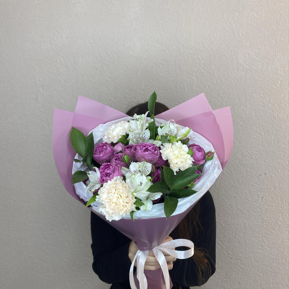 Пурпурный миг 💜 Авторский букет с кустовой розой, диантусом и альстромерией