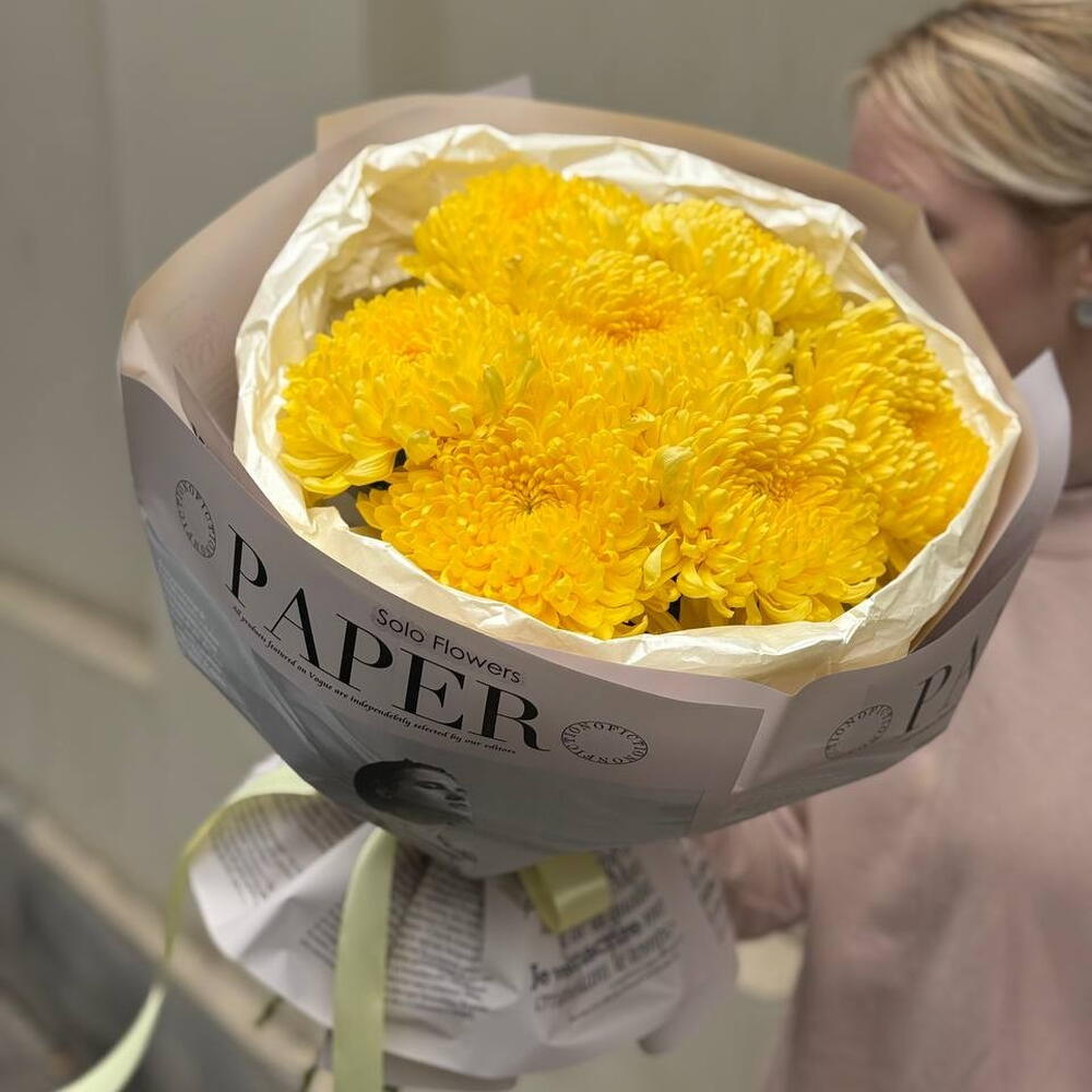 Yellow chrysanthemums bigudi