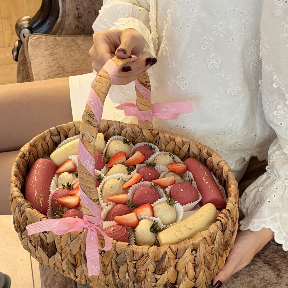 Микс корзина из клубники и банана в бельгийском шоколаде MILLI MIX