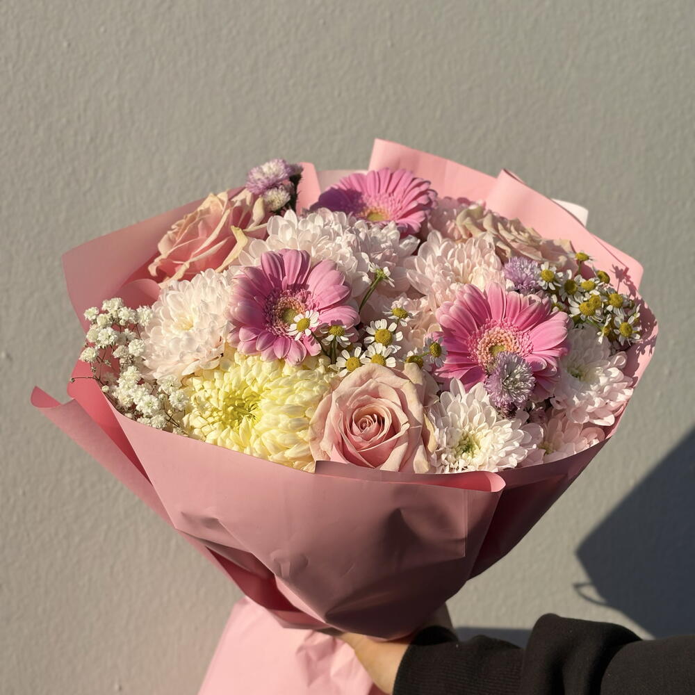 Букет из нежной герберы  и стильной ромашки 🌸