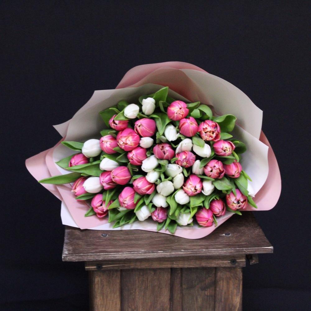 Mono bouquet 45 из 51 тюльпана микс сортов Royal Virgin и Columbus