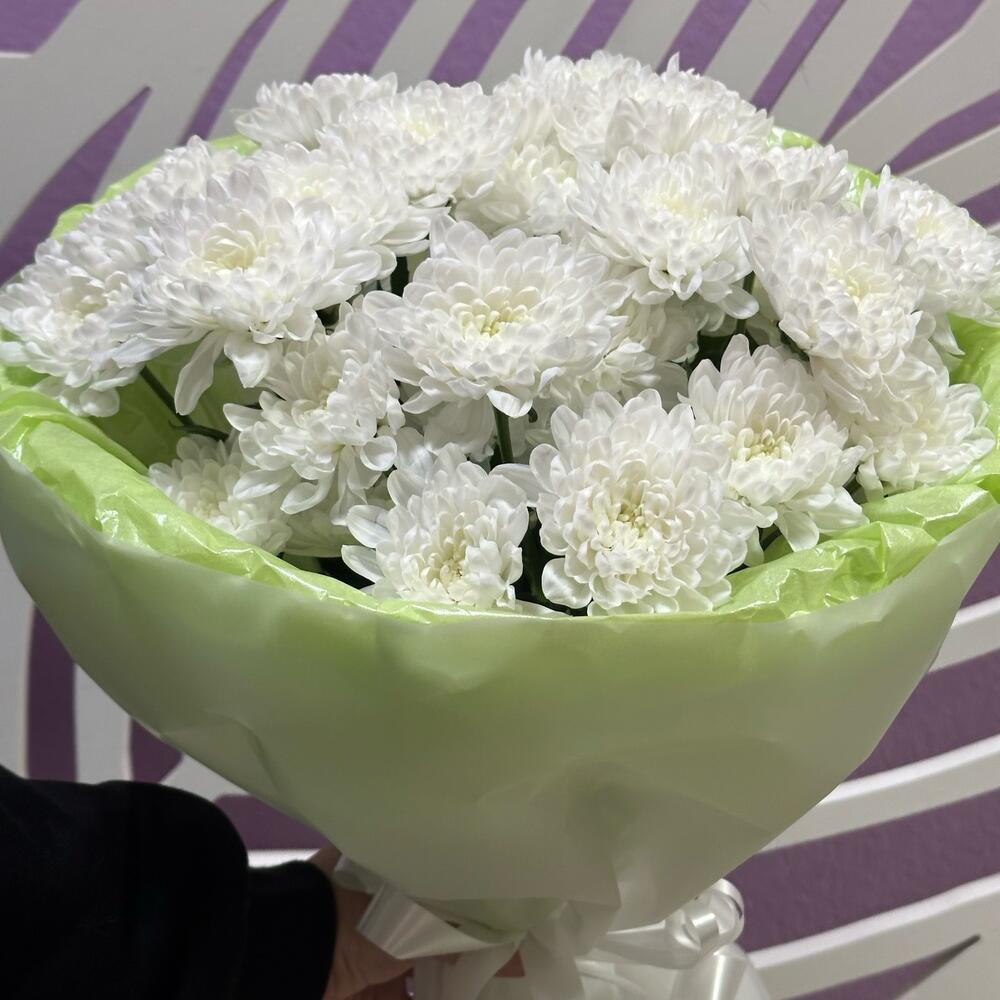 Букет из белой кустовой хризантемы