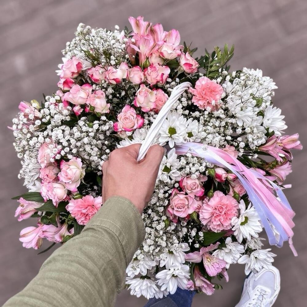 Корзина из сборных цветов
