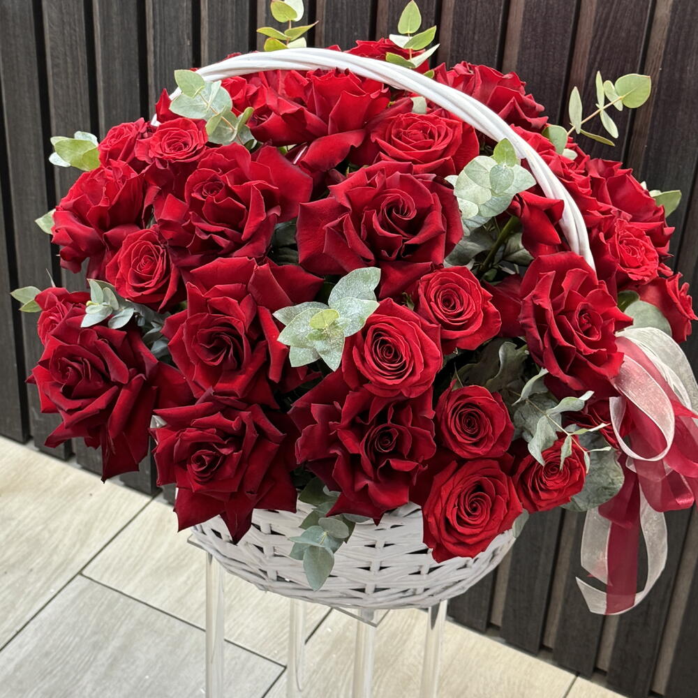 Корзина с красной  розой