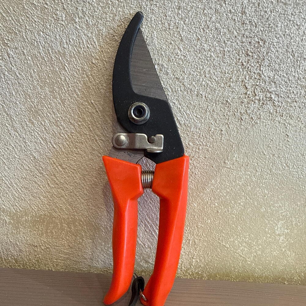 Секатор садовый