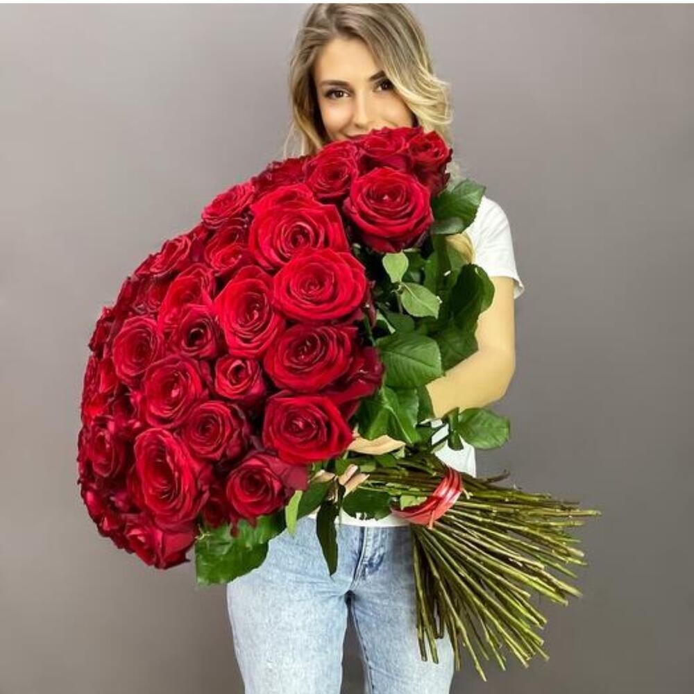 Красные рози Red Naomi 101