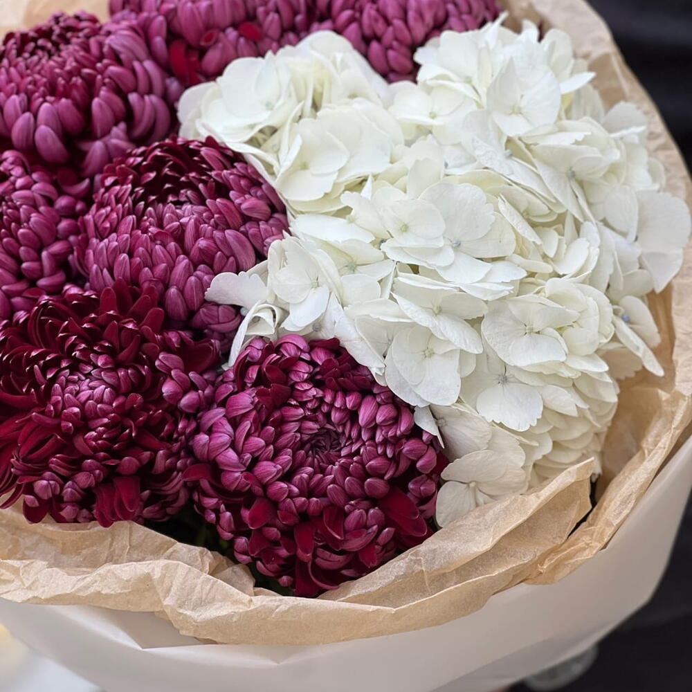Mono Bouquet with Bigoudi   Hydrangea