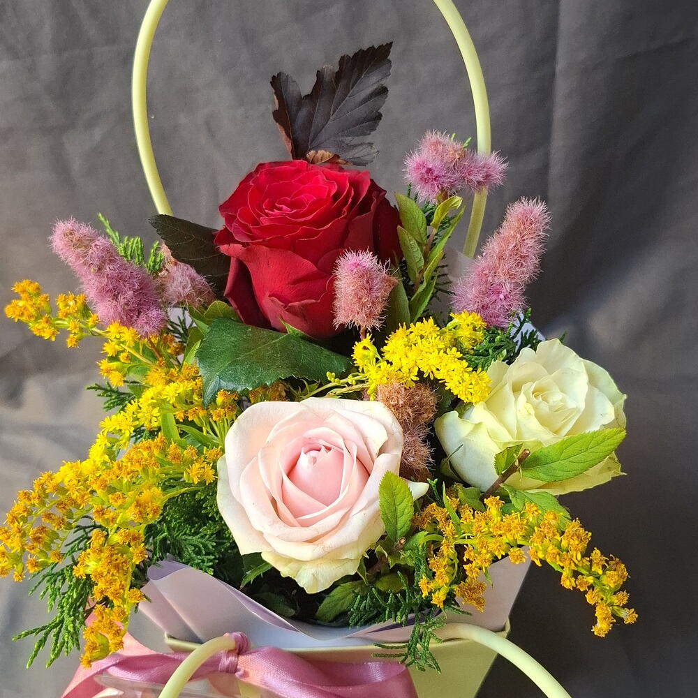Сумочка с розами и солидаго 💐