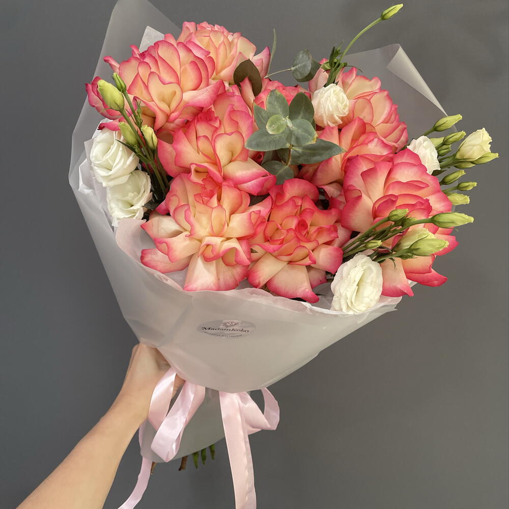 Яркие розы с эустомой🌸🩷
