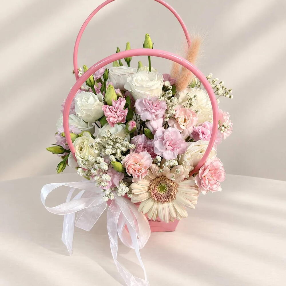 Композиция с эустомой и гвоздикой «Розовый бриз» 🌸