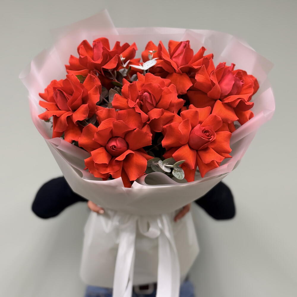 Авторский букет 🌹«Бархатная нежность: розы „Нина с эвкалиптом»