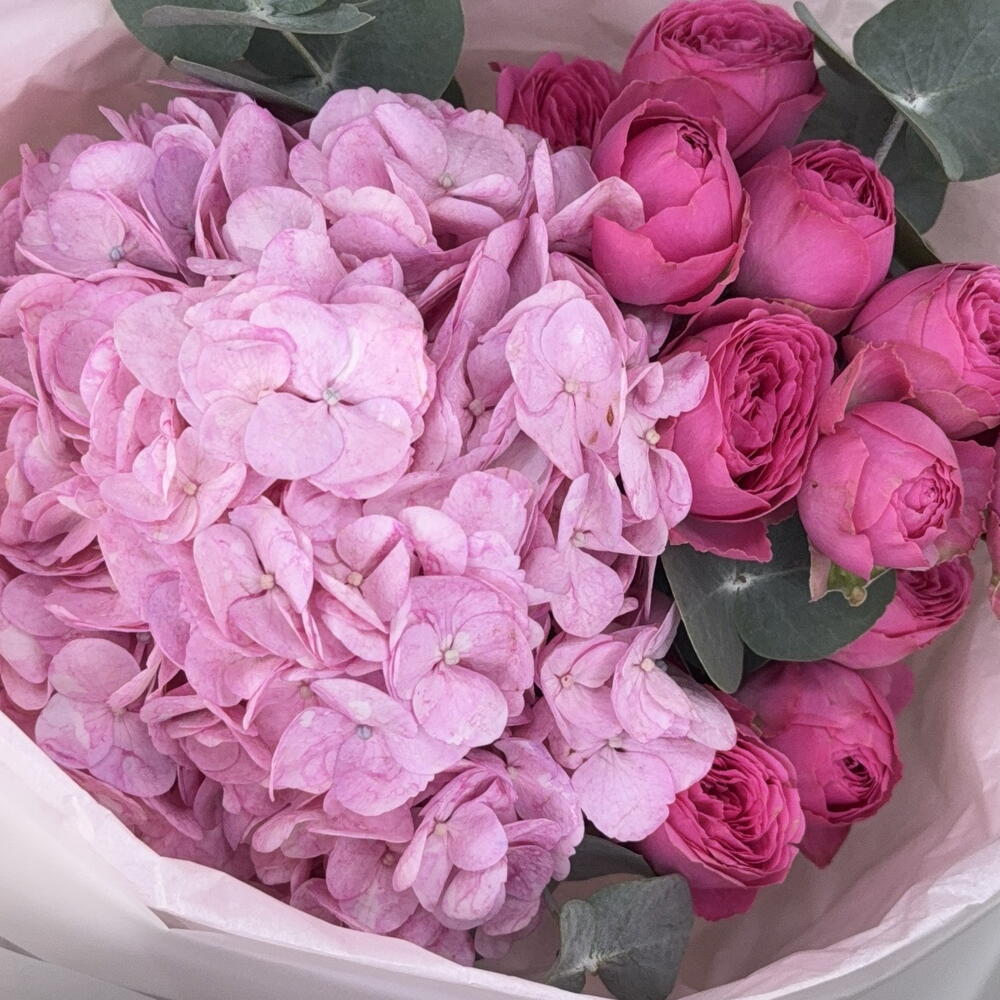 💕☺️ Букет комплимент с гортензией и кустовыми розами