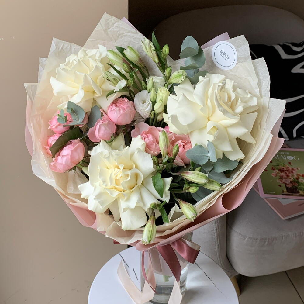 Букет «Нежное утро» с французскими розами и альстромериями🌸