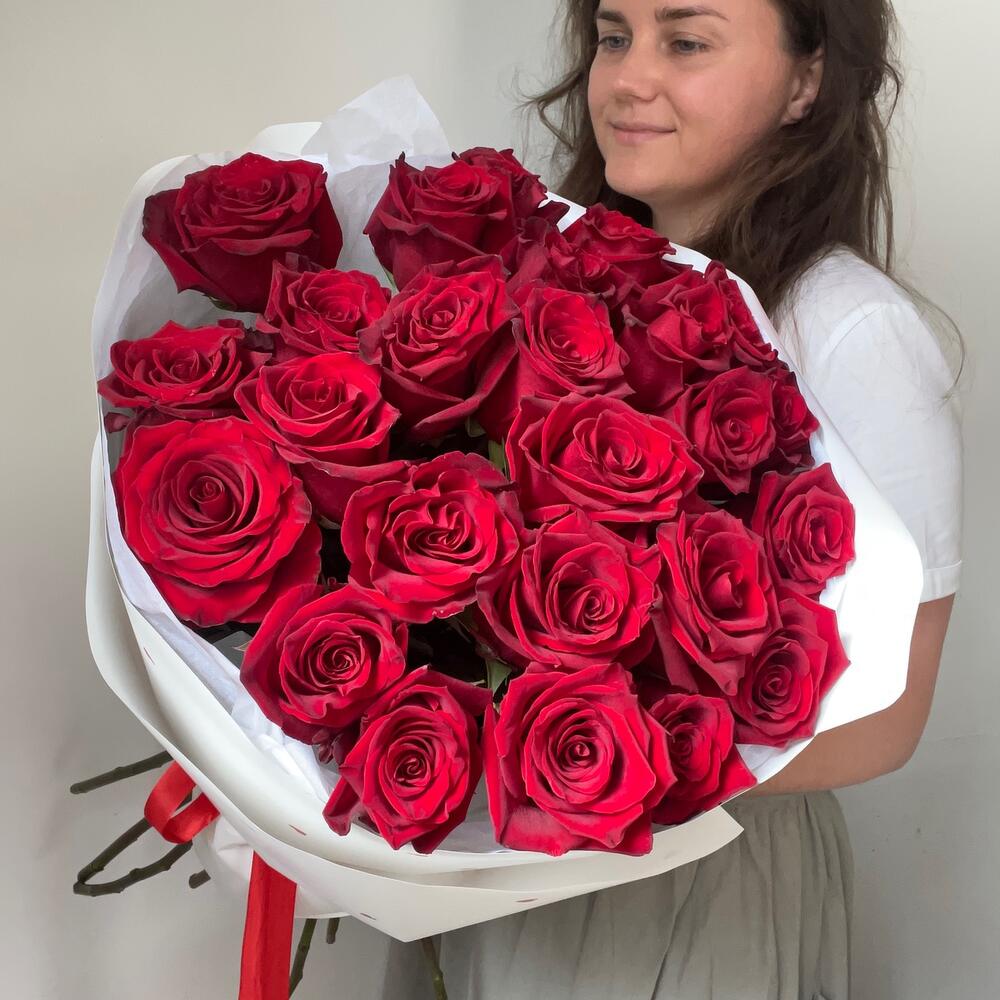 25 роз бордовых