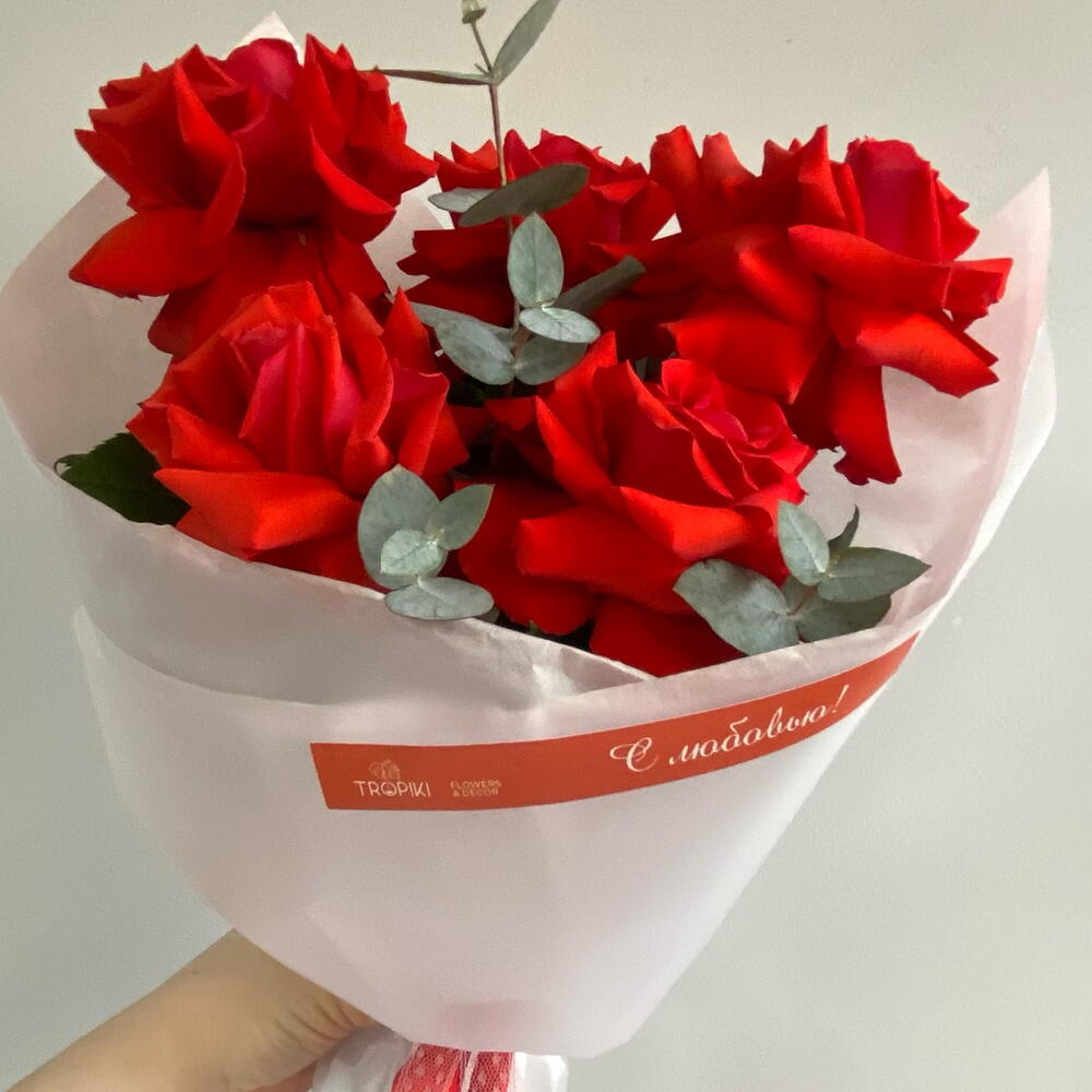 5 роз с эвкалиптом