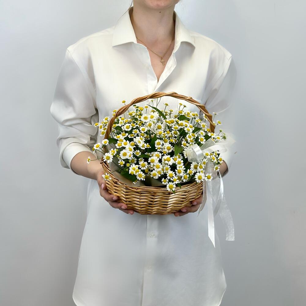 Корзина с ромашками К021