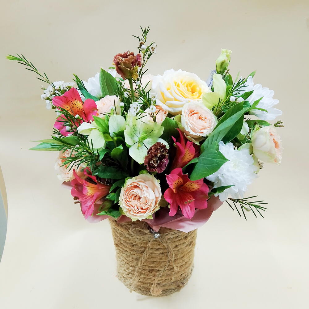 Композиция из хризантемы и розы😍🌸