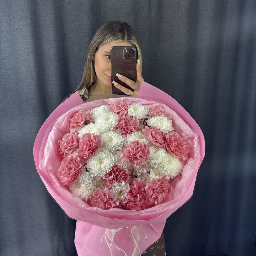 Букет нежный зефир с диантусами и кустовой хризантемой🌸