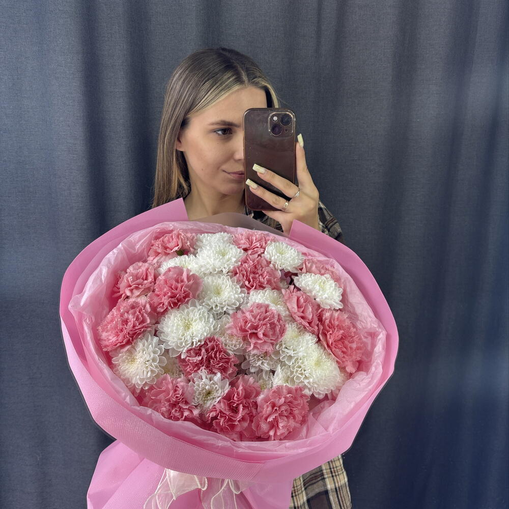 Букет нежный зефир с диантусами и кустовой хризантемой🌸