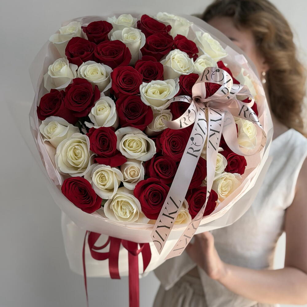 Mono bouquet of 51 roses "Contrast of Feelings"