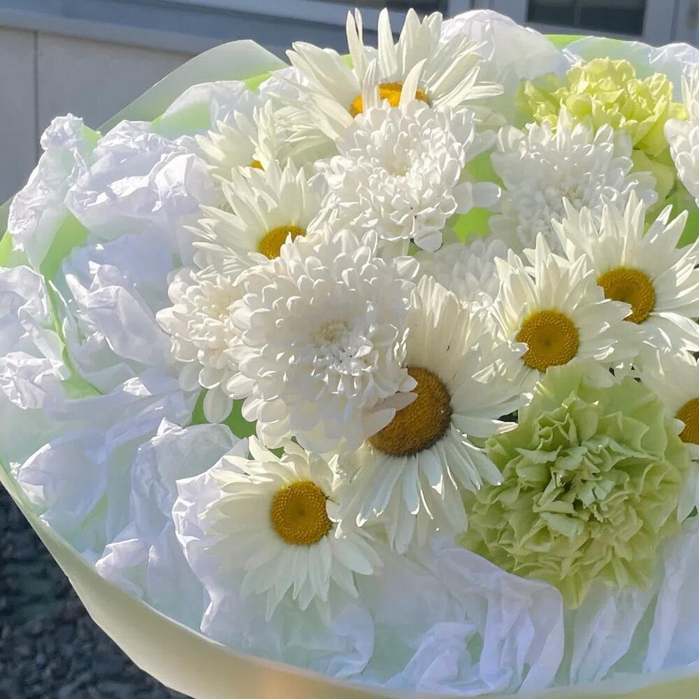 Букет с ромашками  и диантусами