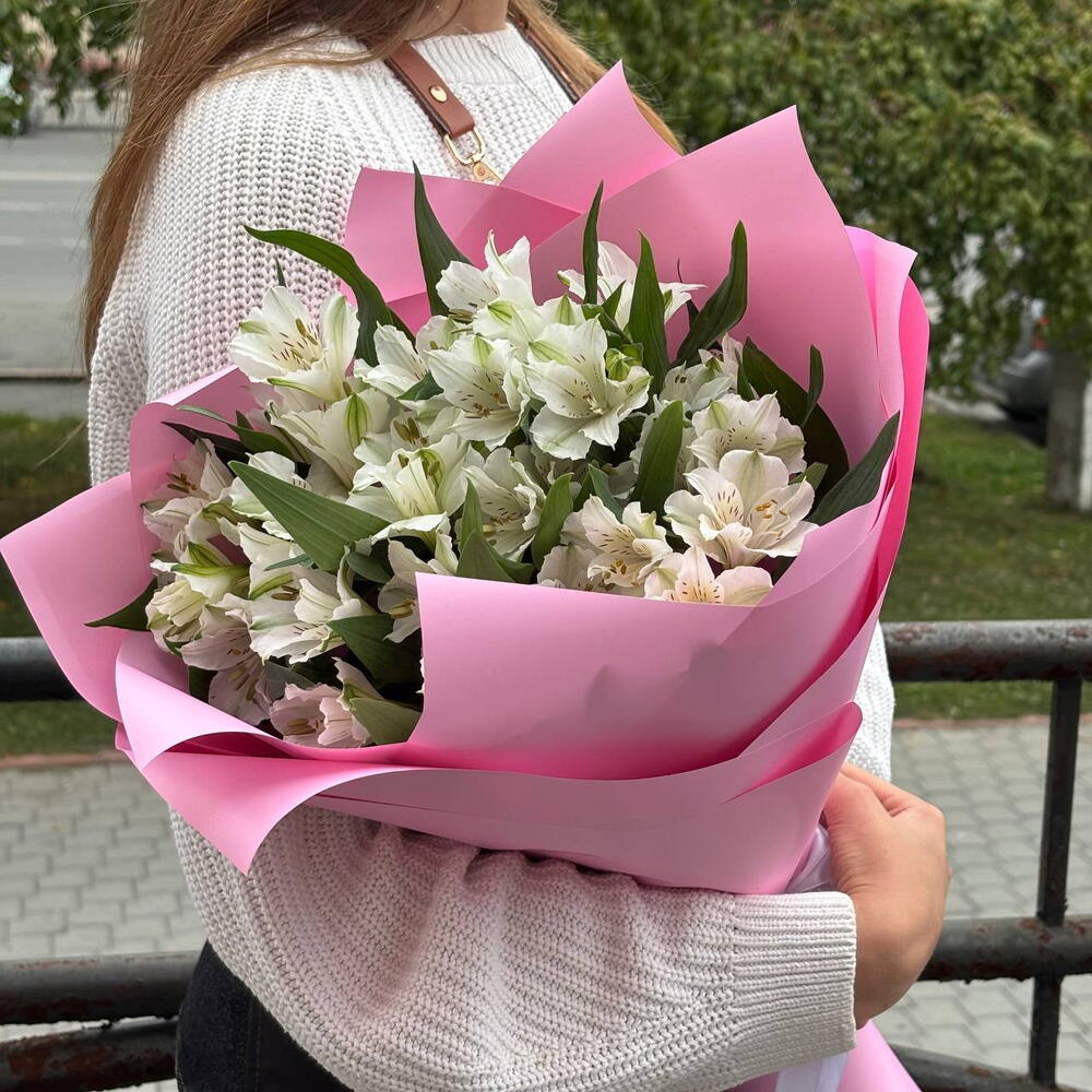 Букет белых альстромерий