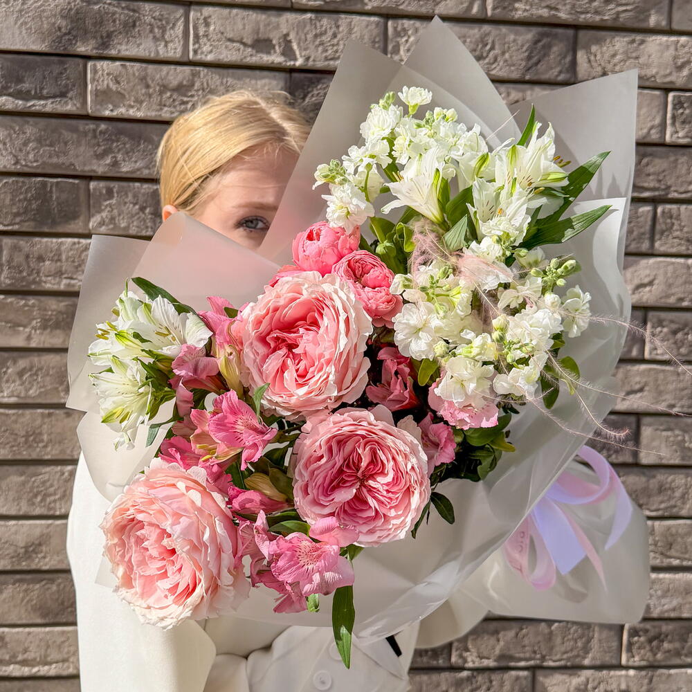 Авторский букет с пионовидной розой Тсумуги.Leoraflowers 5103