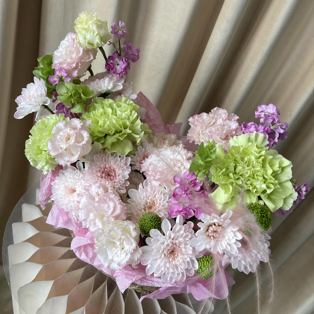Эустома, хризантема, маттиола и диантусы в корзинке 🎀