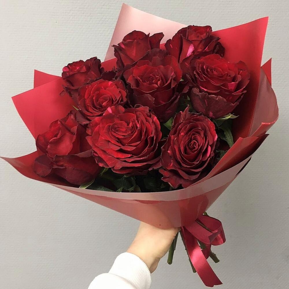 Красные розы 9 штук
