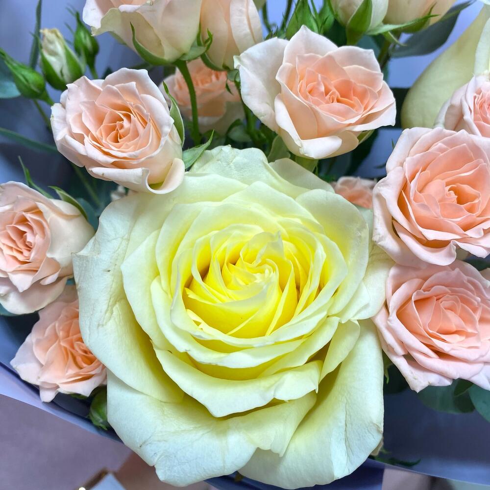 Ramo con rosa de peonía