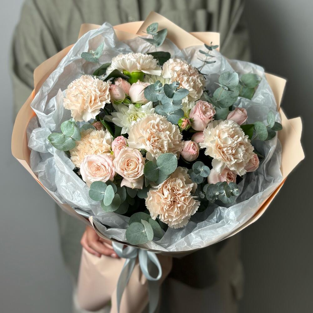 Пионовидные розы и нежные диантусы, Цветы Санкт-Петербург ...