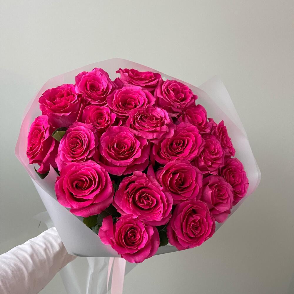 25 розовых  роз